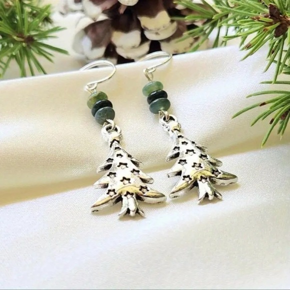 Antique Silver Boho Christmas Tree Dangle Drop Holiday Earrings New - Picture 5 of 5